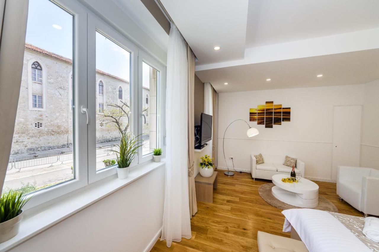 Peninsula Luxury Suite Zara Esterno foto
