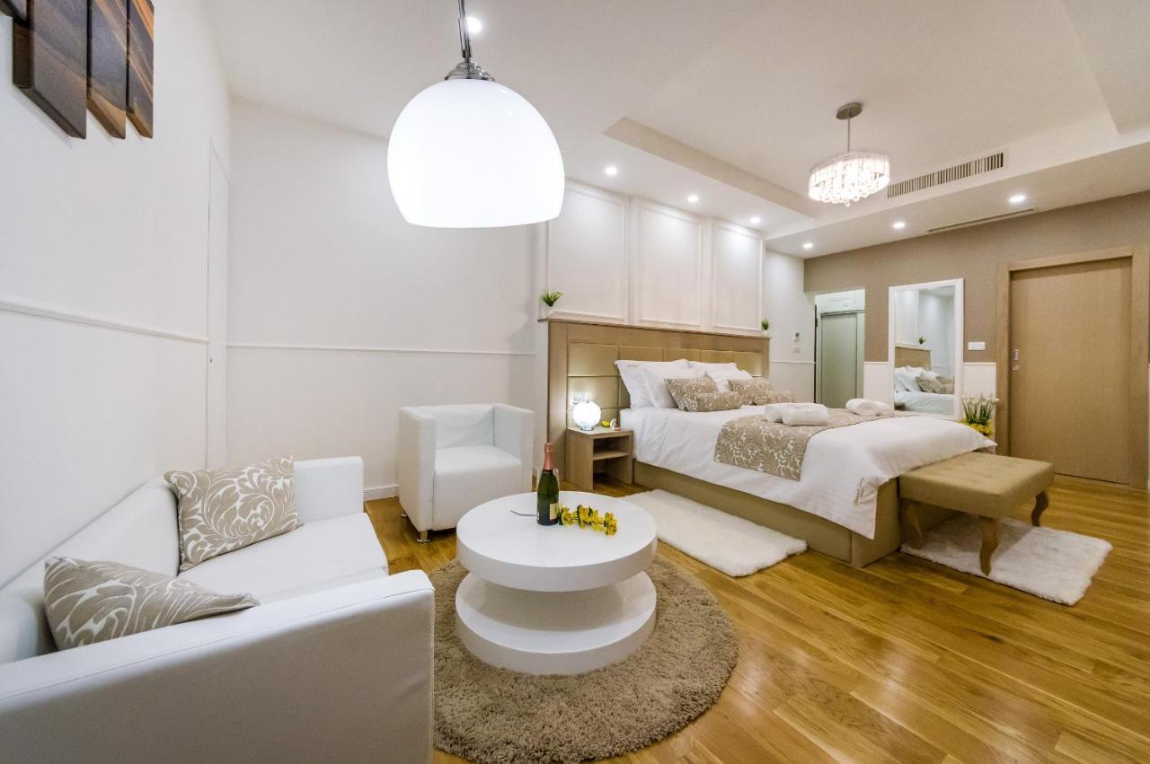 Peninsula Luxury Suite Zara Esterno foto