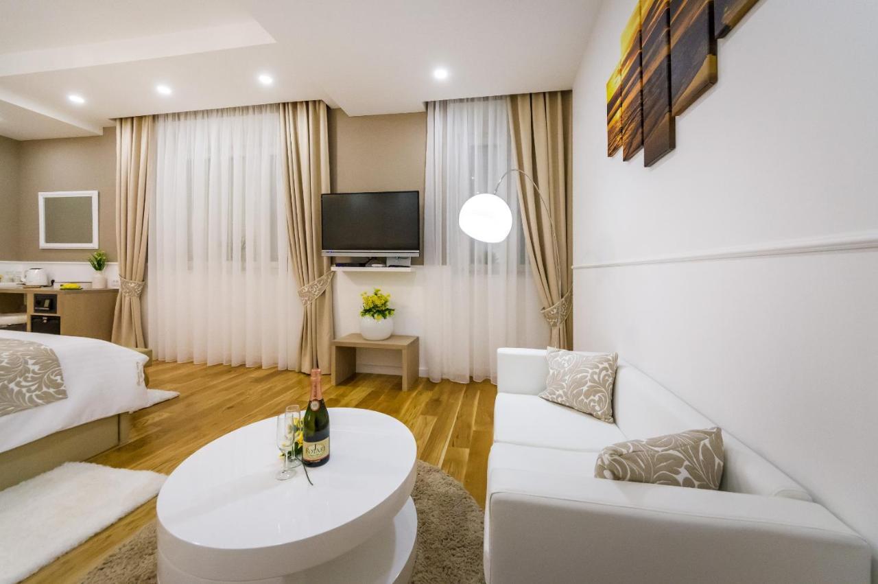 Peninsula Luxury Suite Zara Esterno foto