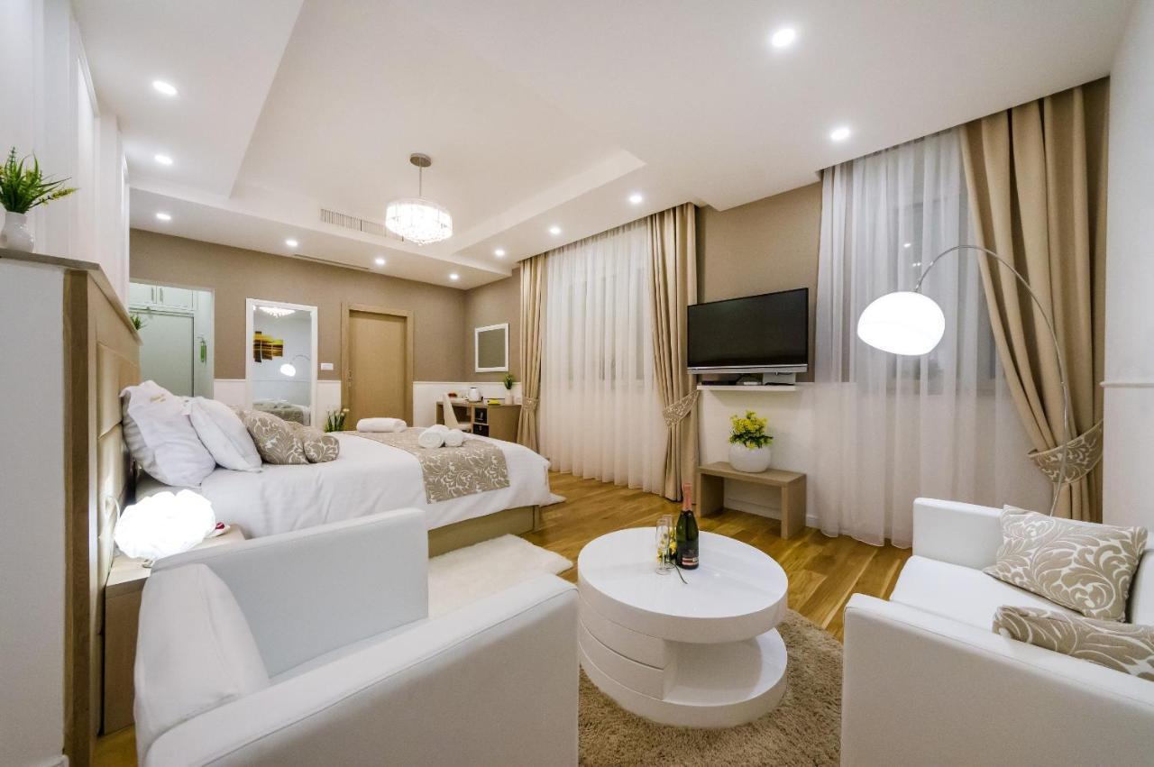 Peninsula Luxury Suite Zara Esterno foto
