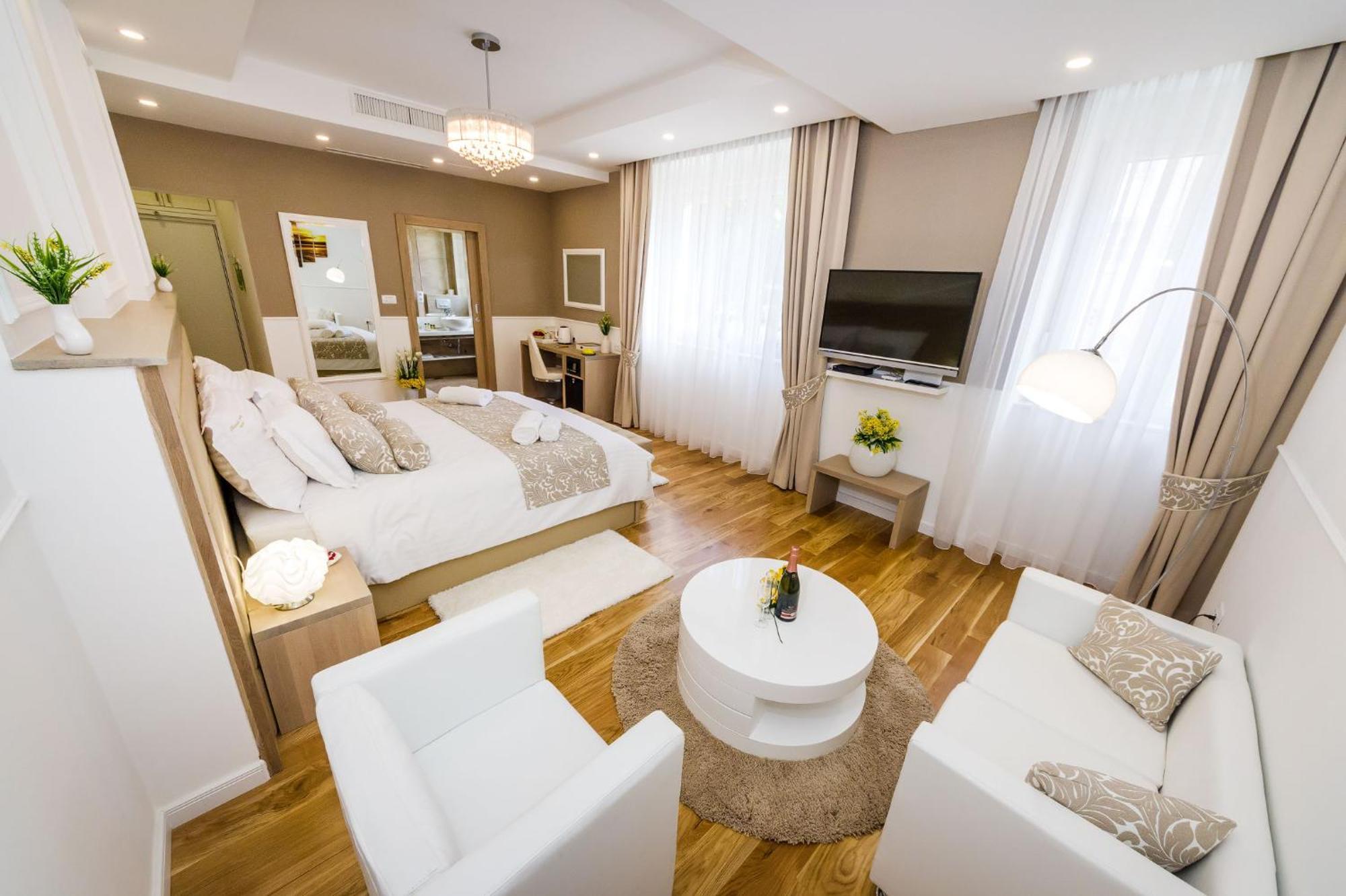 Peninsula Luxury Suite Zara Esterno foto